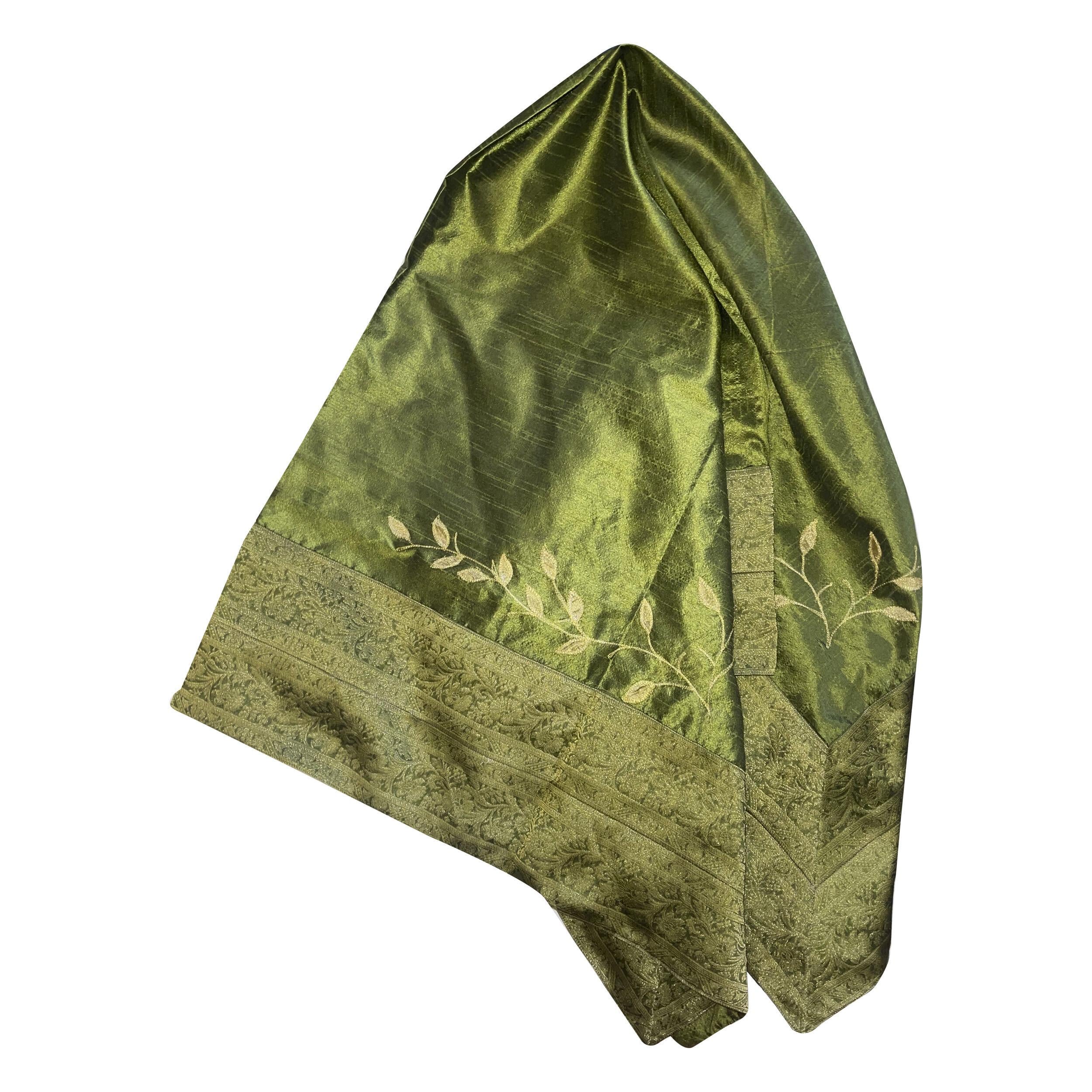 Скатерть декоративная Silk Route 150x150 см Зеленый (1805)