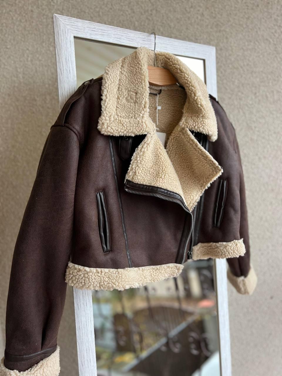 Дубленка женская Aftf Basic 2413 короткая косуха оверсайз на молнии с мехом экозамша S Коричневый (3129) - фото 2 Дубленка женская Aftf Basic 2413 короткая косуха оверсайз на молнии с мехом экозамша S Коричневый (3129) - фото 2