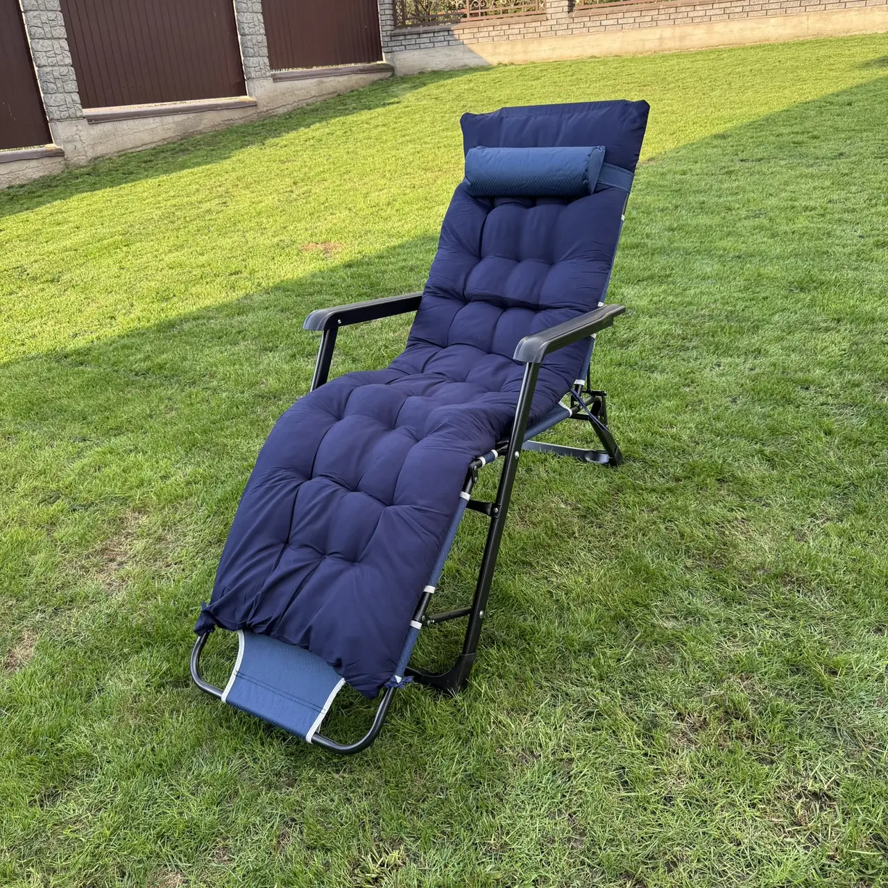 Шезлонг садовый тканевый с матрасом Garden Черно-синий