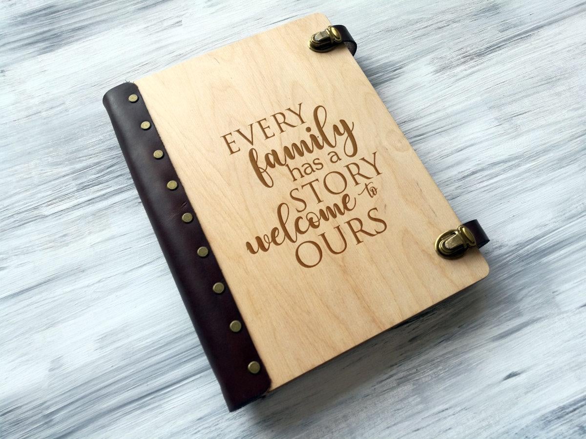 Фотоальбом в шкірі Сімейні історії 30 аркушів Світле дерево