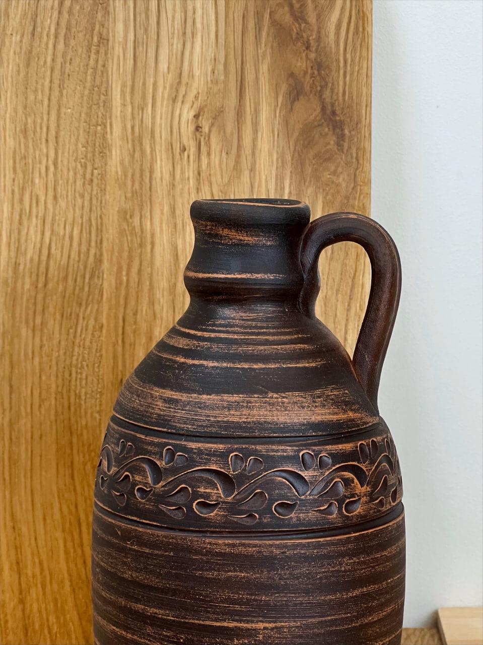 Штоф керамічний керамічний різьблений з ручкою декор 1,5 л (3000-41) - фото 2