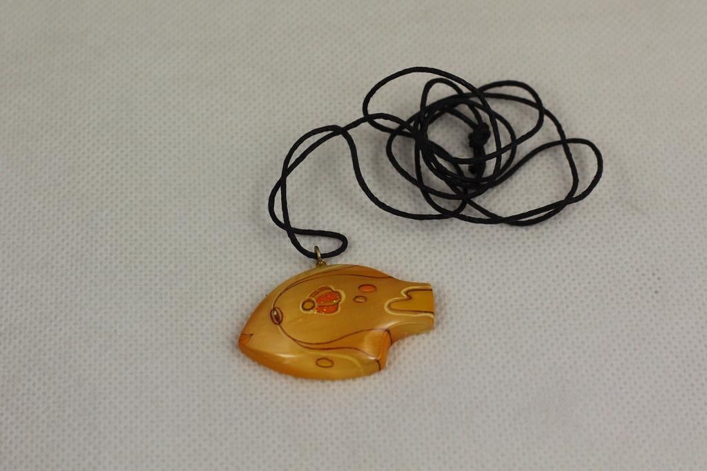 Кулон Зодіак Риби з селеніту 2,7 см Сріблястий (32466886)