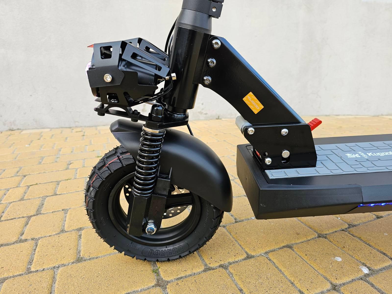 Электросамокат с сиденьем KugooKirin M4 PRO 1000 W/18 Ah 2025 +3 фары - фото 5 Электросамокат с сиденьем KugooKirin M4 PRO 1000 W/18 Ah 2025 +3 фары - фото 5