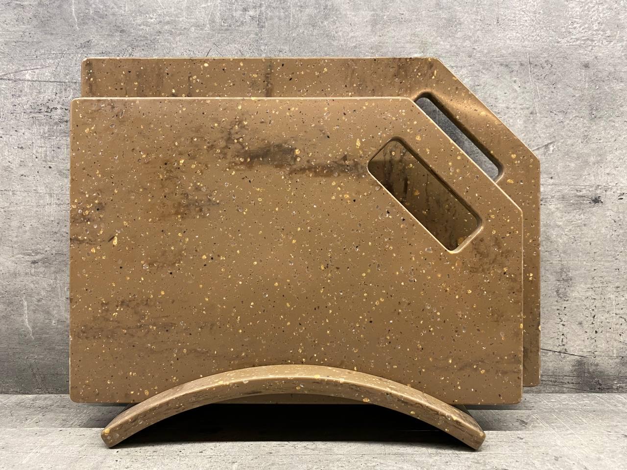 Набор досок кухонных Macassar из искусственного акрилового камня на подставке 2 шт. (23855612) - фото 1 Набор досок кухонных Macassar из искусственного акрилового камня на подставке 2 шт. (23855612) - фото 1