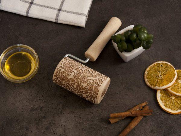 Ролик для тіста WoodPresentStudio з візерунком Квіти