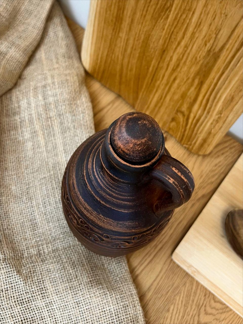 Штоф керамічний керамічний різьблений з ручкою декор 1,5 л (3000-41) - фото 7