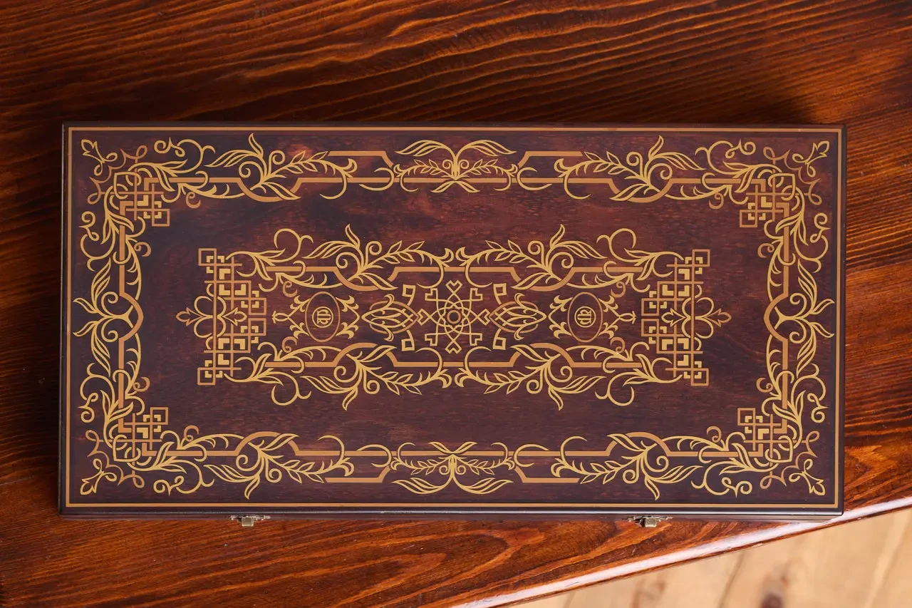 Деревянные нарды Carloteka с золотым рисунком.