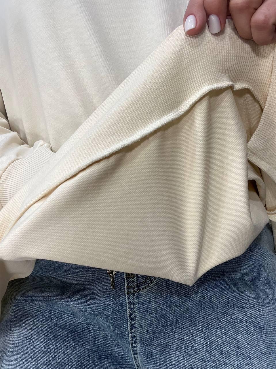 Свитшот женский MY CITY 8054 удлиненный с воротничком разрезы по бокам оверсайз р. 48 Молочный (3304) - фото 3 Свитшот женский MY CITY 8054 удлиненный с воротничком разрезы по бокам оверсайз р. 48 Молочный (3304) - фото 3