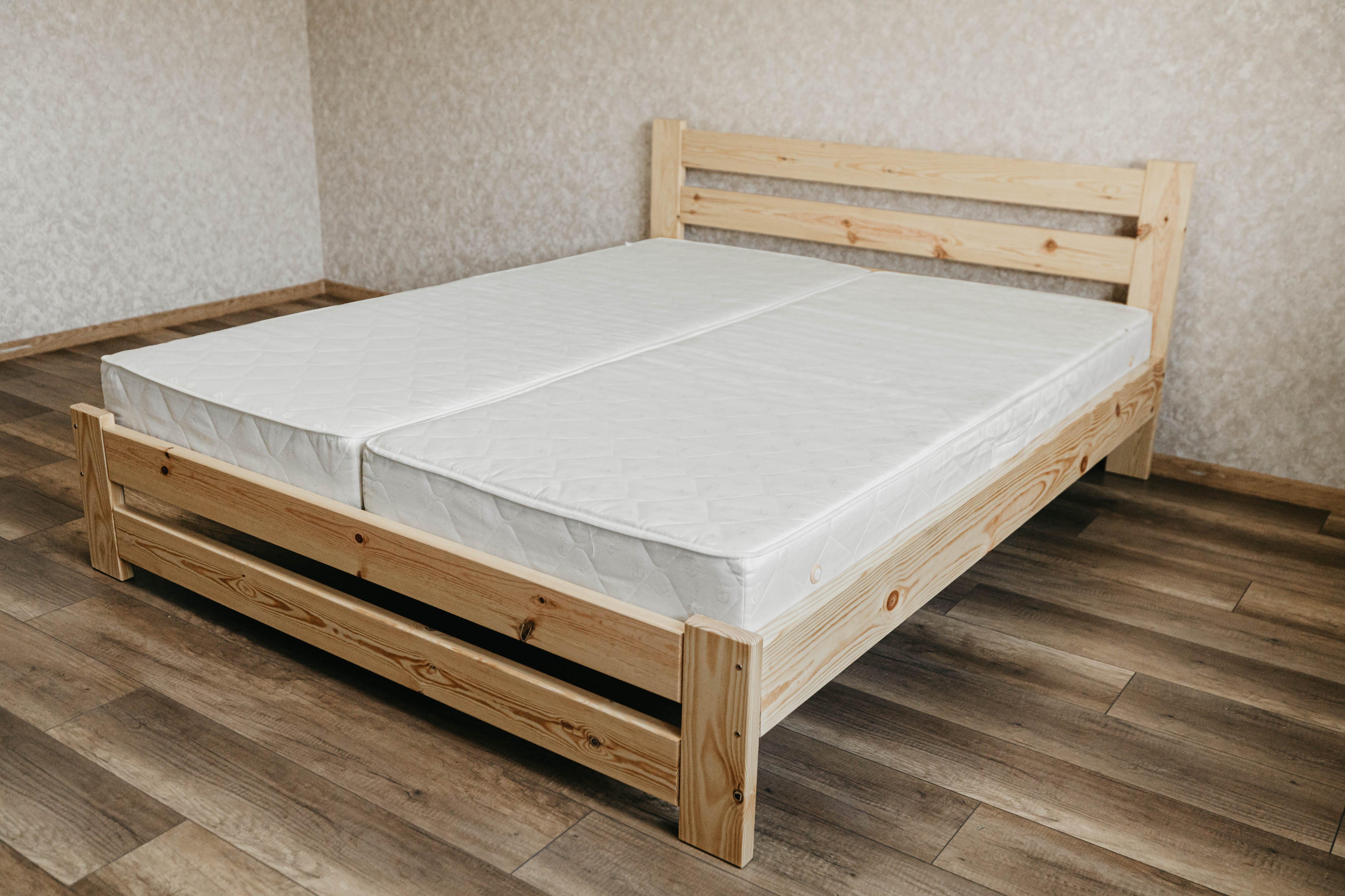 Ліжко двоспальне з масиву сосни 160x190 см (24590042)