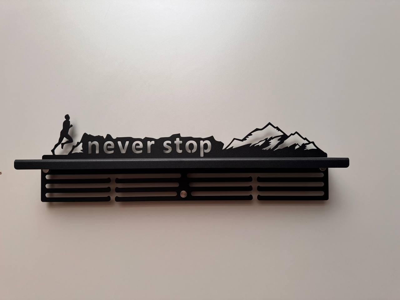 Медальница стальная E-Trophy Бегун с полочкой для кубков Черный (30590009)