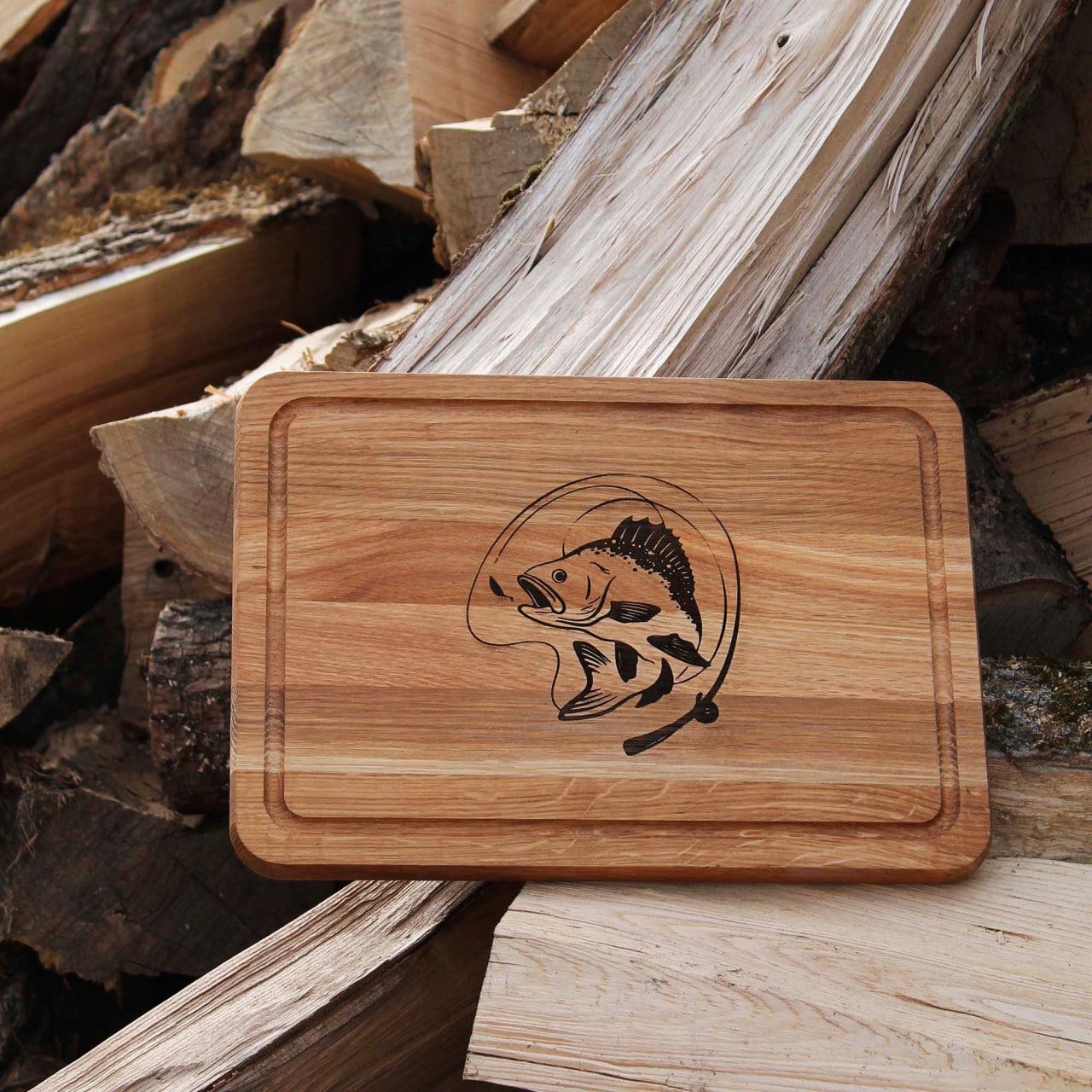 Доска кухонная прямоугольная 25x40 см с гравировкой Рибалка