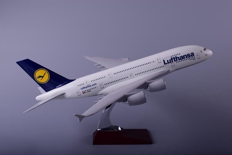 Колекційна модель літака Shantou Tongde Airbus A380 Lufthansa 45см