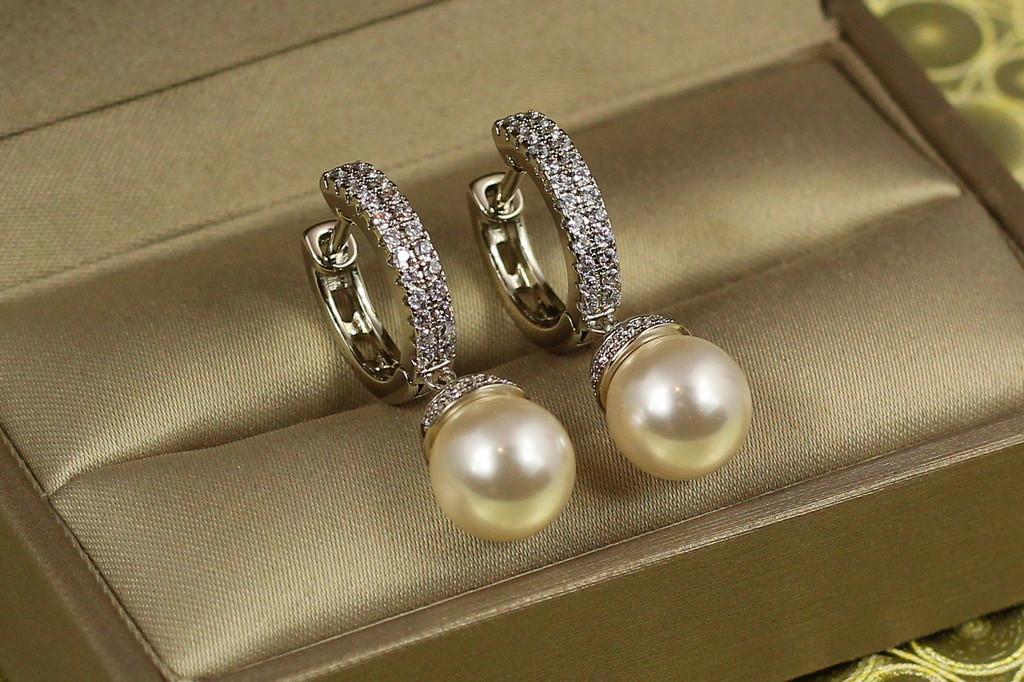 Серьги подвески Xuping Jewelry с жемчугом и дорожками сверху 2,8 см Серебристый (2142242766)