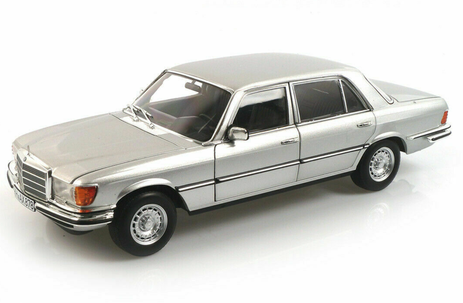 Модель автомобиля Norev 1:18 Mercedes-Benz 450 SEL 6.9 1972-1980 W116 Silver (183785) - фото 3 Модель автомобиля Norev 1:18 Mercedes-Benz 450 SEL 6.9 1972-1980 W116 Silver (183785) - фото 3