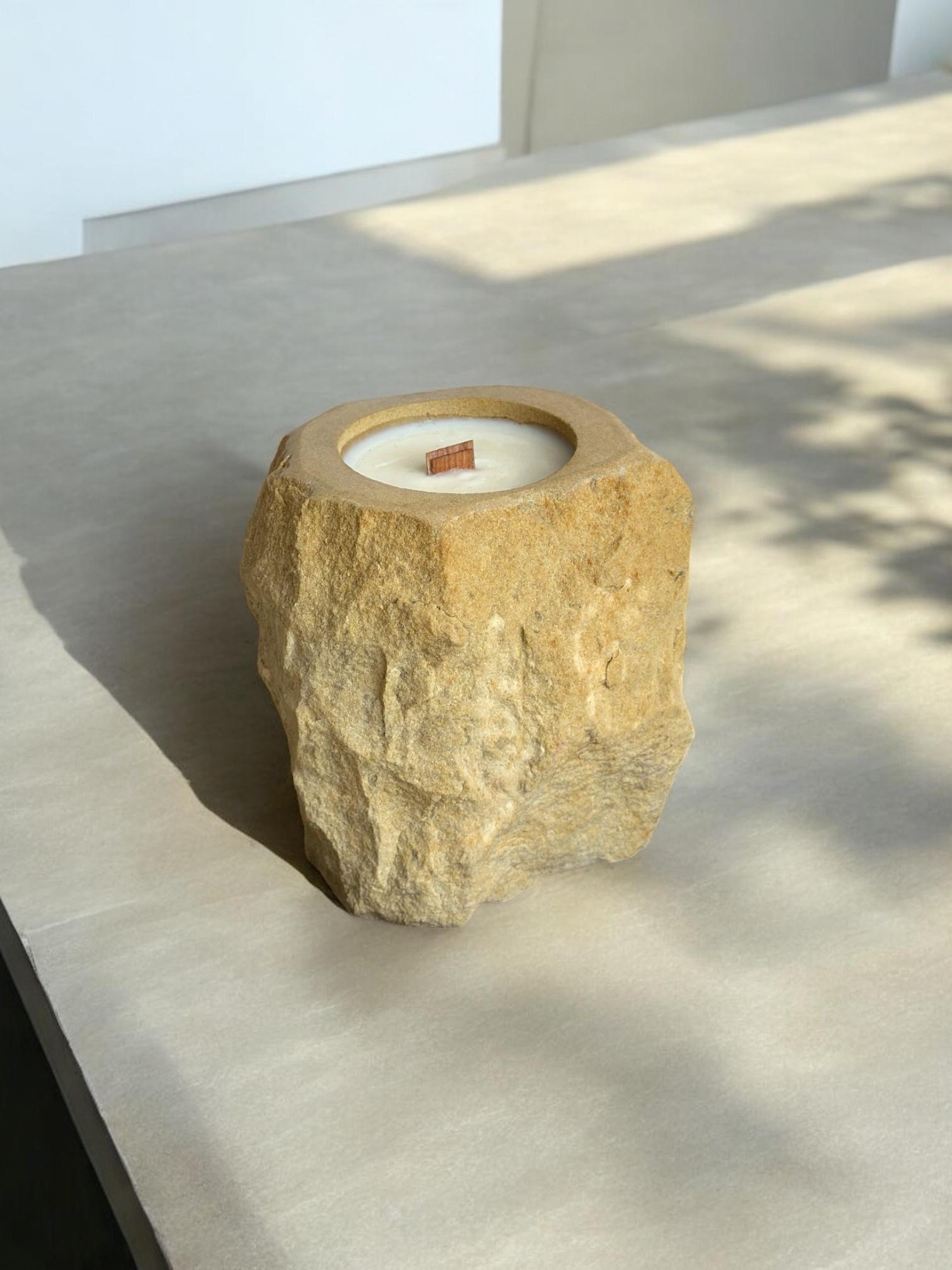 Аромасвечка в чаше из бежевого песчаника L
