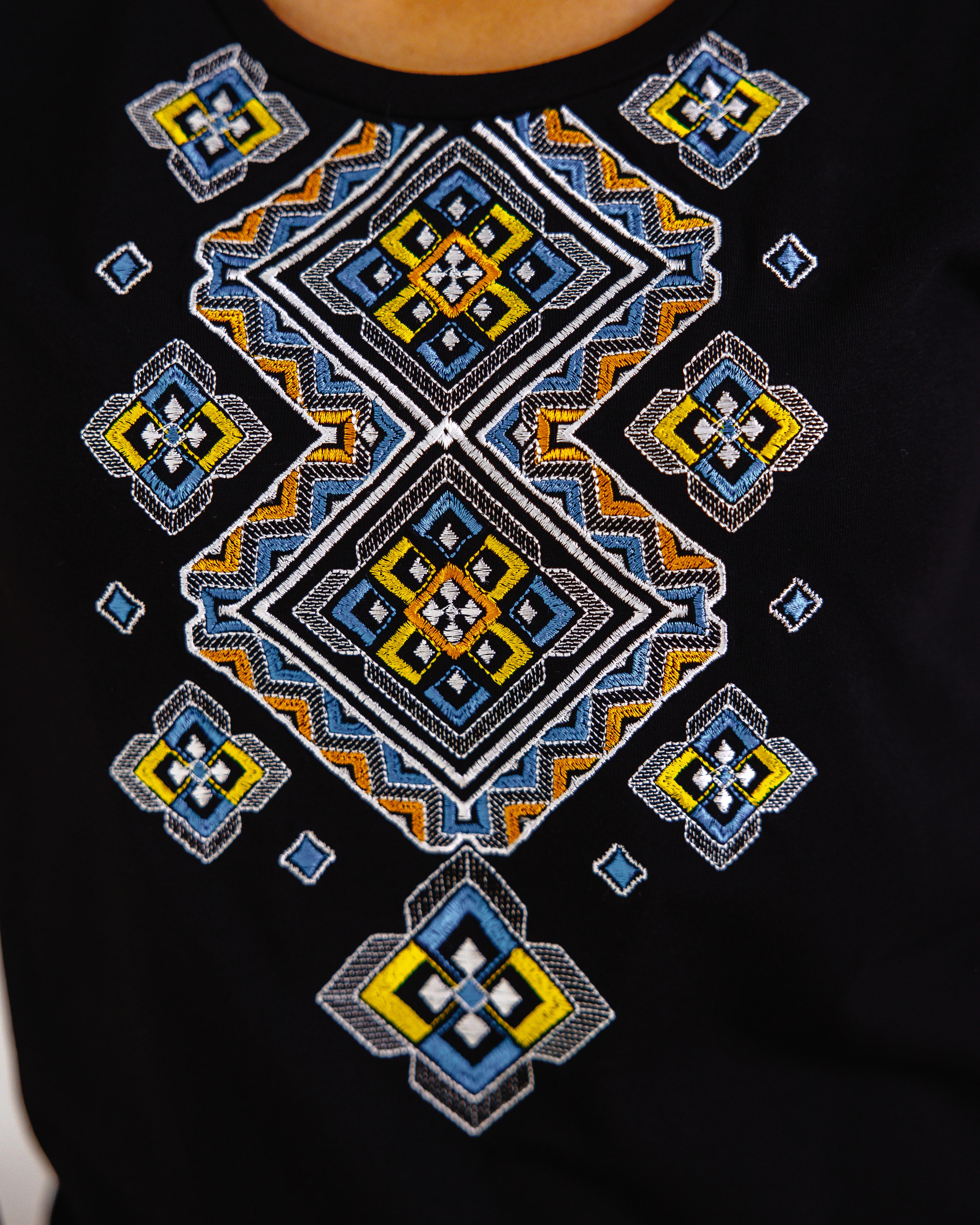 Футболка-вышиванка женская Этника 3XL Черный (0002354-XXXL) - фото 3 Футболка-вышиванка женская Этника 3XL Черный (0002354-XXXL) - фото 3