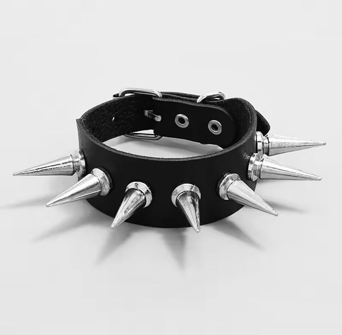 Браслет Wuke c металлической пряжкой и шипами Черный