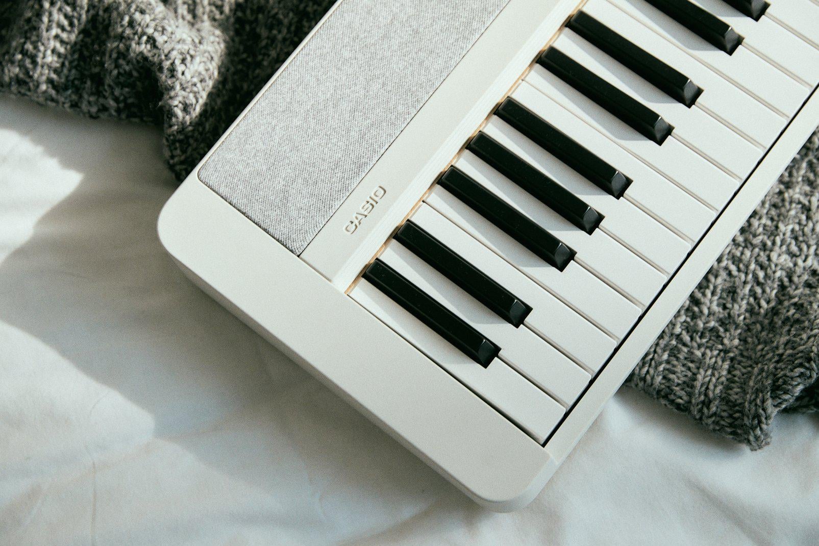 Синтезатор Casio CT-S1 WE со стойкой - фото 3