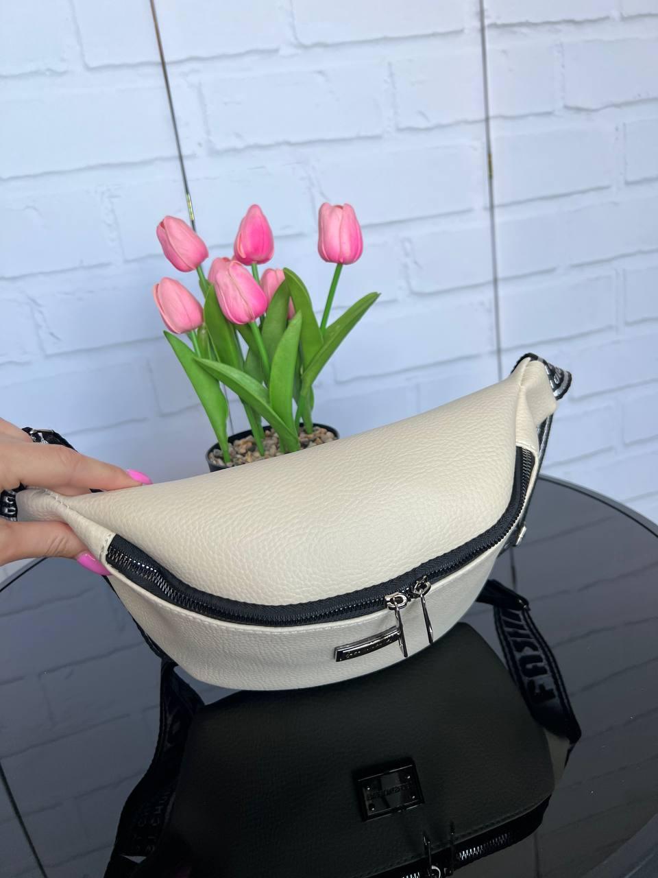 Сумка бананка на пояс женская из экокожи спортивная через плечо Бежевый - фото 4 Сумка бананка на пояс женская из экокожи спортивная через плечо Бежевый - фото 4