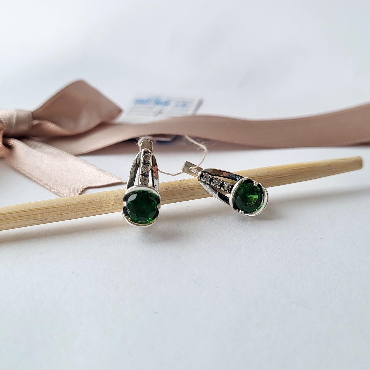Серьги Палочки с зеленым камнем 925 пробы 3,60 г (2243)