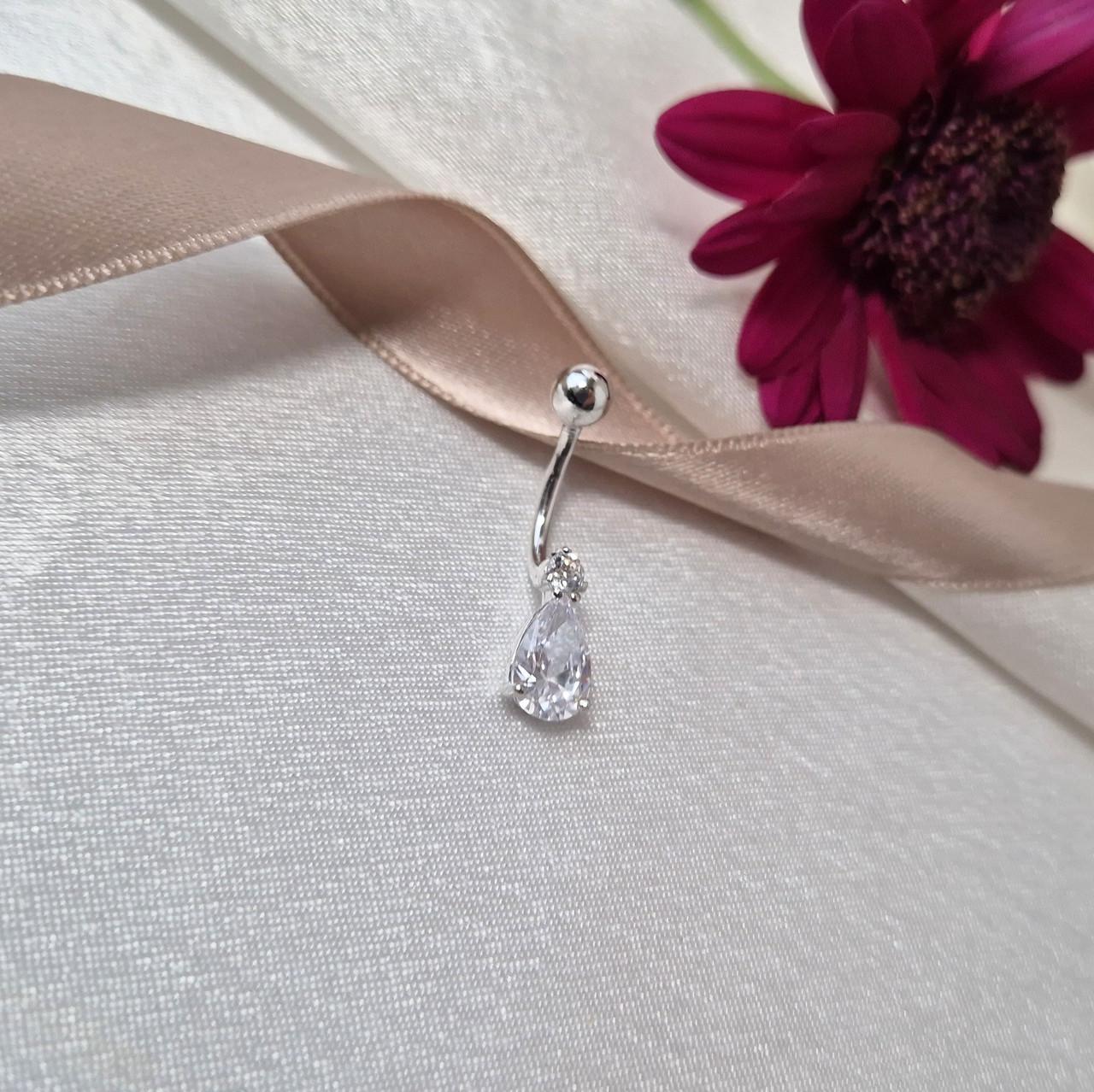 Пирсинг в пупок капля с белыми камнями серебро 925 пробы родированное 1,60 г (6103г)