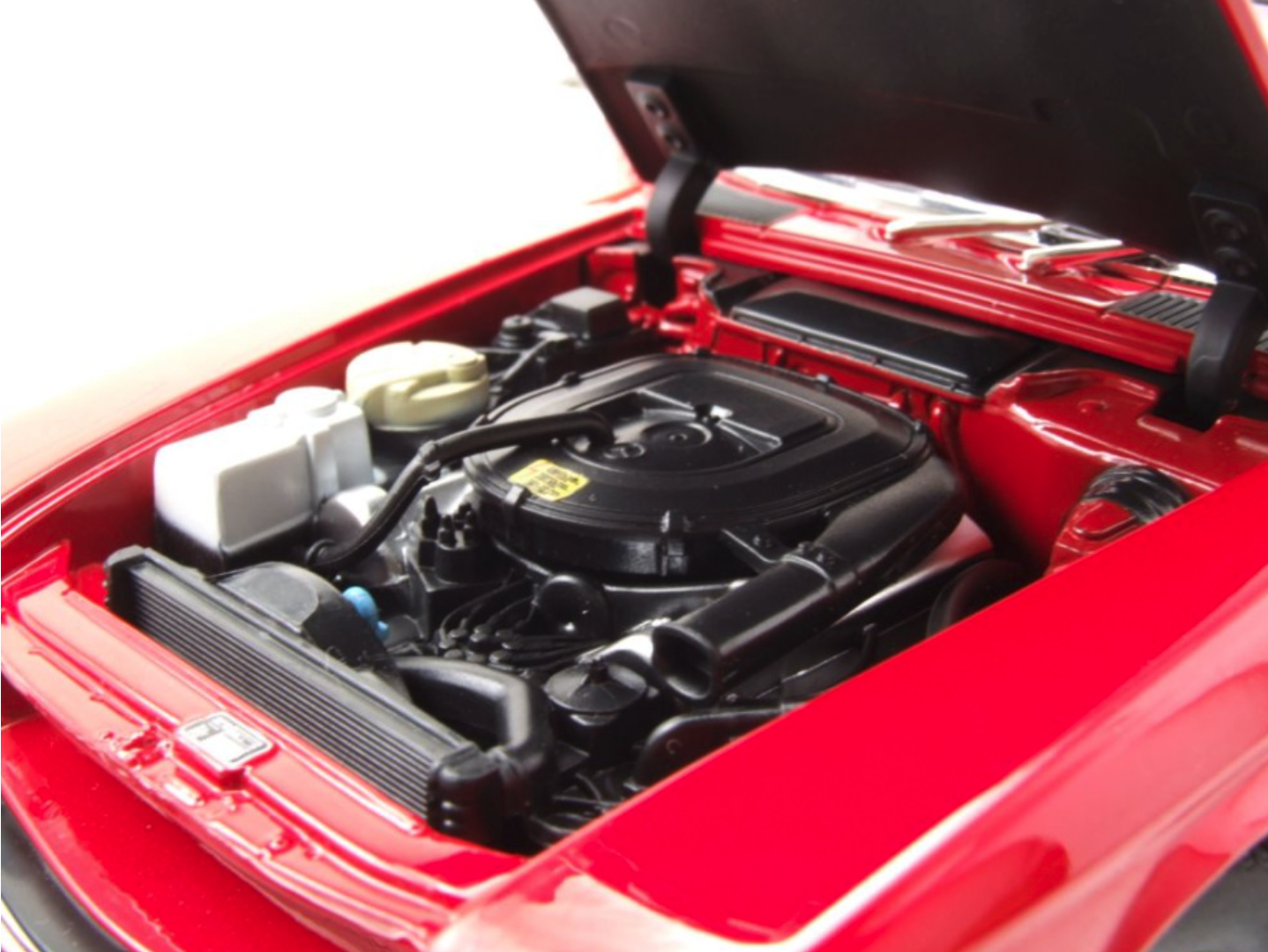 Модель автомобиля Norev 1:18 Mercedes-Benz 450 SL R107 1979 Red (183729) - фото 4 Модель автомобиля Norev 1:18 Mercedes-Benz 450 SL R107 1979 Red (183729) - фото 4