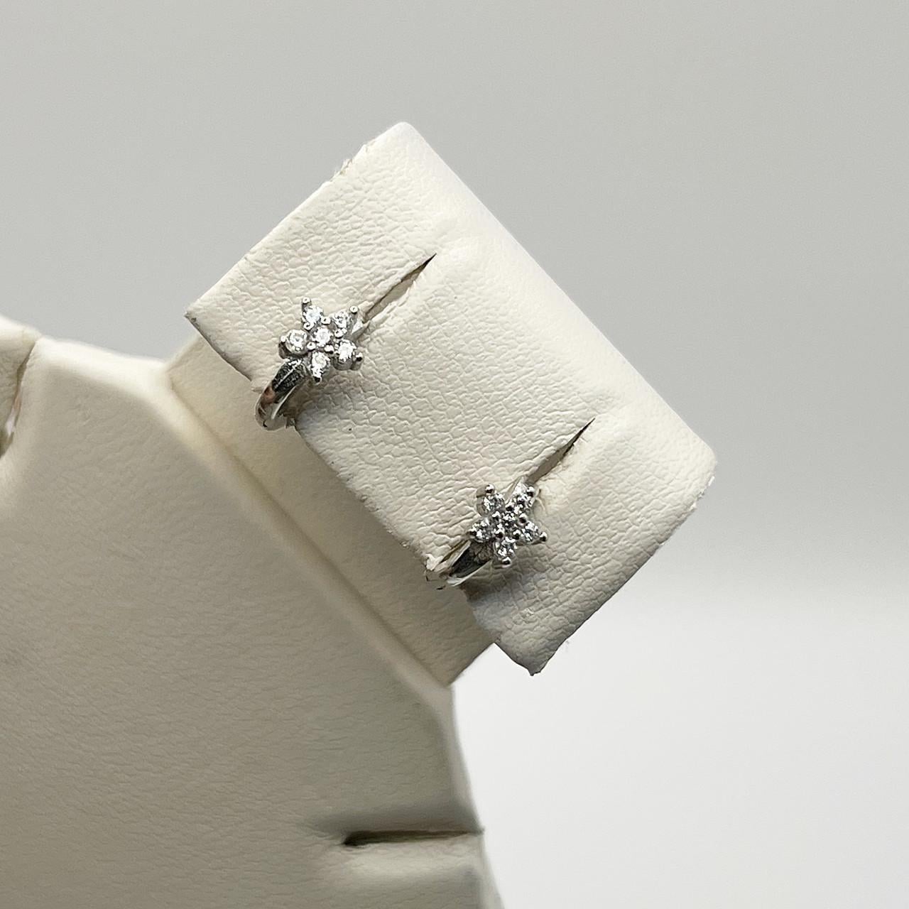Серебряные серьги-кольца с кубическим цирконием 9 мм 1 г (2600011238) Серебряные серьги-кольца с кубическим цирконием 9 мм 1 г (2600011238)