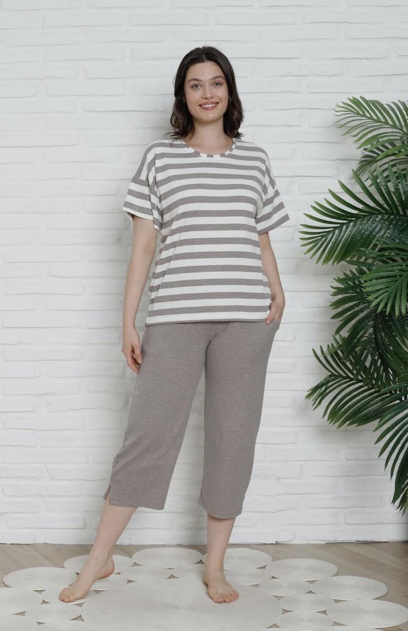 Пижама хлопковая батальная женская Plus Size капри с футболкой в рубчик Nicoletta 46003к 4XL Бежевый