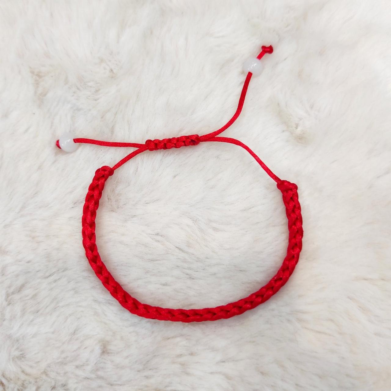 Браслет - оберег красная нить эко-шелк с бусинами натуральный камень белый кварц (1490397733)