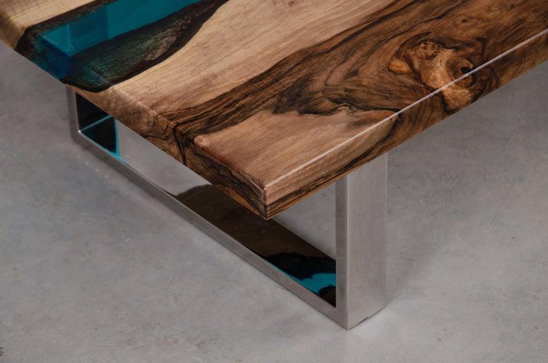 Стіл журнальний Х'юстон дизайнерський річка з прозорої синій епоксидної смоли та масиву горіха 1000х600х480 мм - фото 6 Стіл журнальний Х'юстон дизайнерський річка з прозорої синій епоксидної смоли та масиву горіха 1000х600х480 мм - фото 6