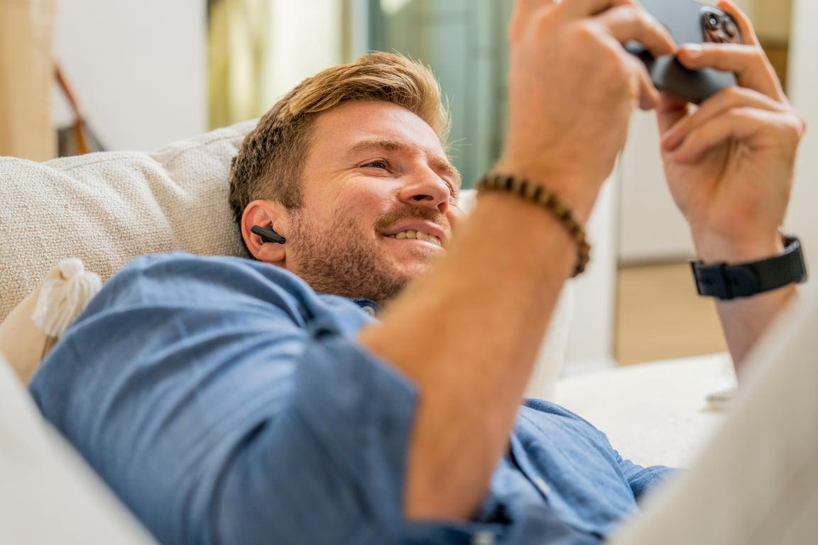 Навушники TWS Poly Voyager Free 60 UC (7Y8H4AA) - фото 5 Навушники TWS Poly Voyager Free 60 UC (7Y8H4AA) - фото 5