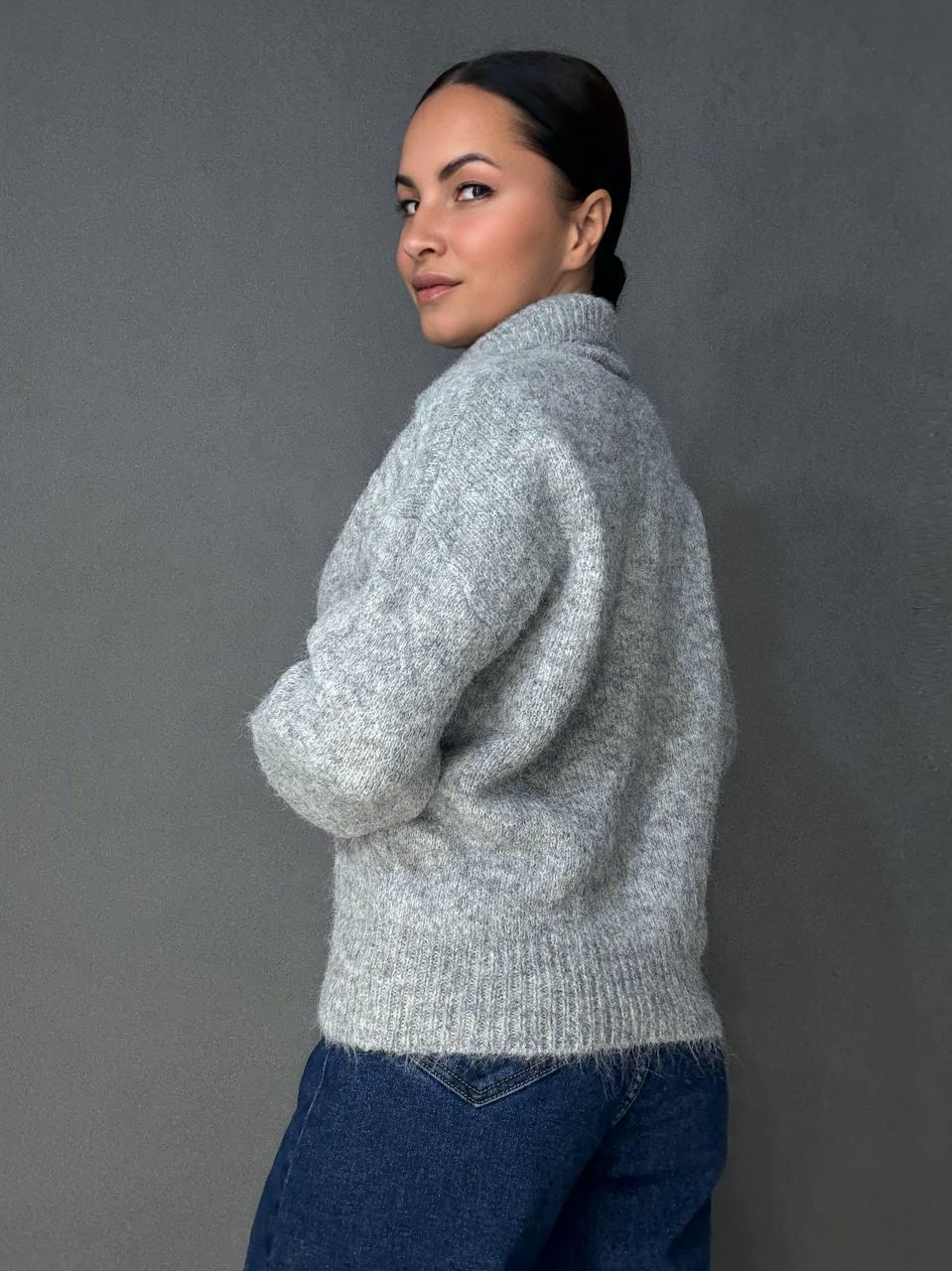 Светр жіночий A-N 19-1 з коміром поло теплий вільний OS Сірий (5770) - фото 3 Светр жіночий A-N 19-1 з коміром поло теплий вільний OS Сірий (5770) - фото 3
