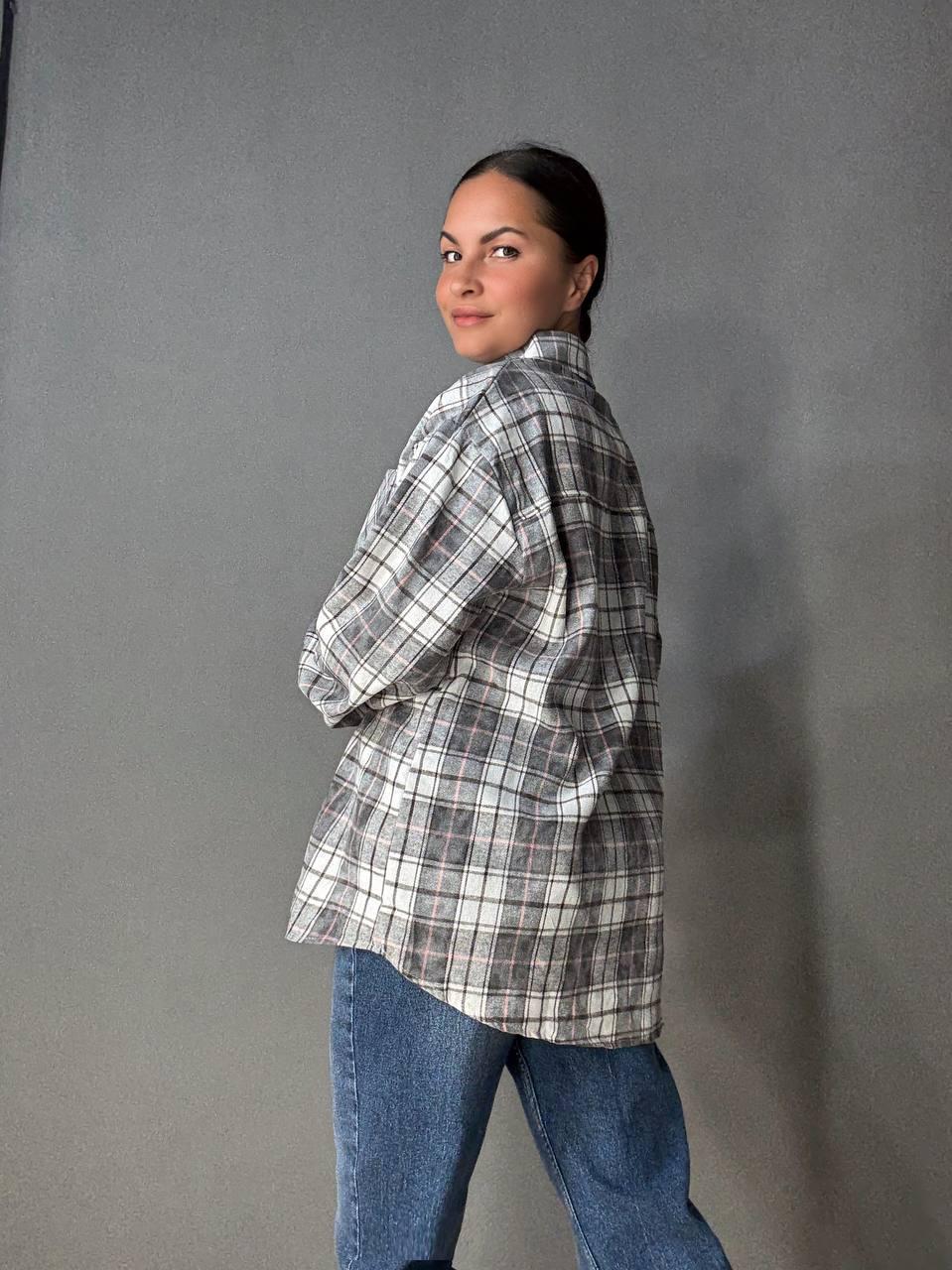 Сорочка жіноча YZY 7765 в клітинку оверсайз широка варена OS Сірий (4919) - фото 3 Сорочка жіноча YZY 7765 в клітинку оверсайз широка варена OS Сірий (4919) - фото 3