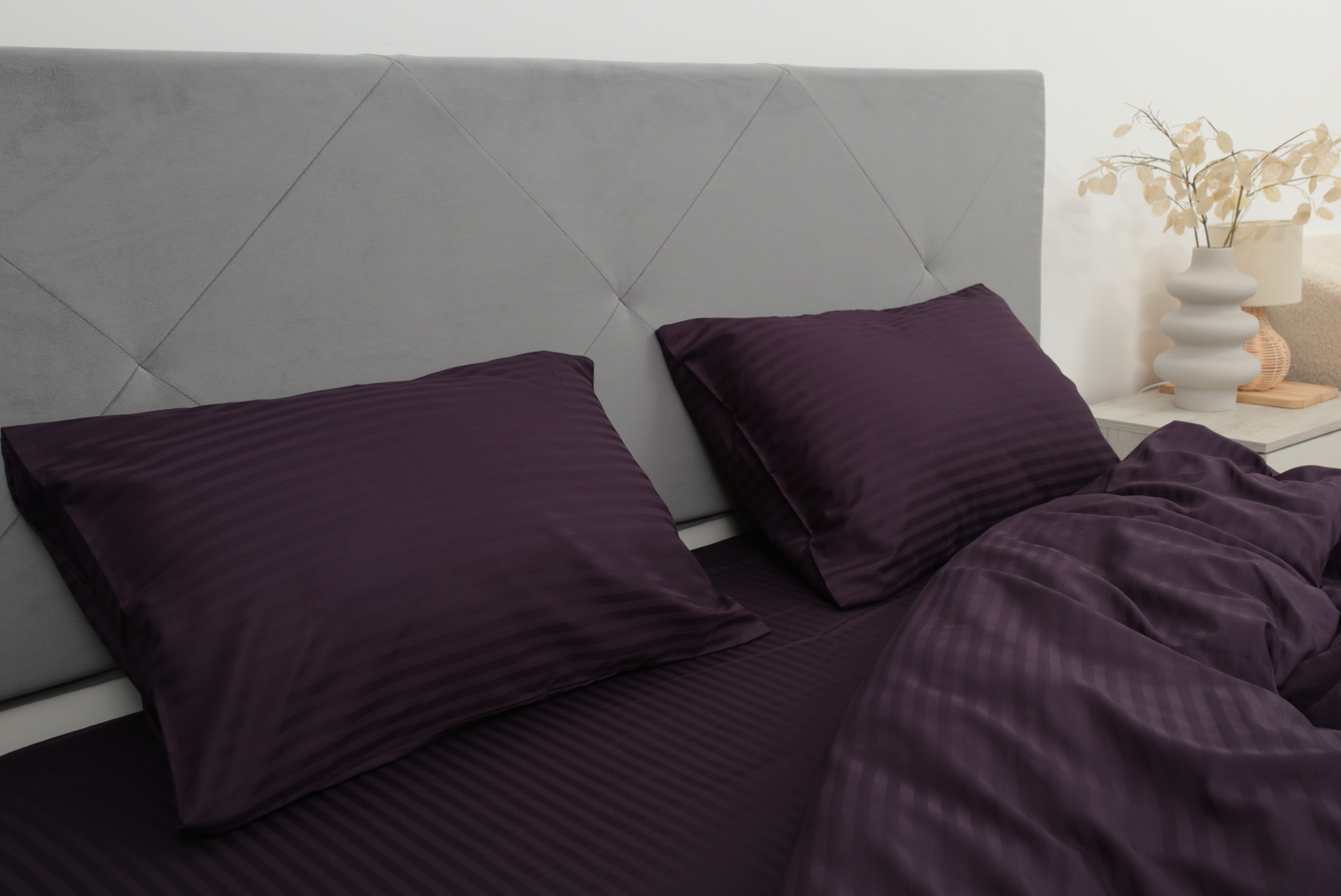 Комплект постельного белья семейный Amore plum3316 страйп-сатин Сливовый (KPB-Ae-STLux-plum3316 70x70_) - фото 3 Комплект постельного белья семейный Amore plum3316 страйп-сатин Сливовый (KPB-Ae-STLux-plum3316 70x70_) - фото 3