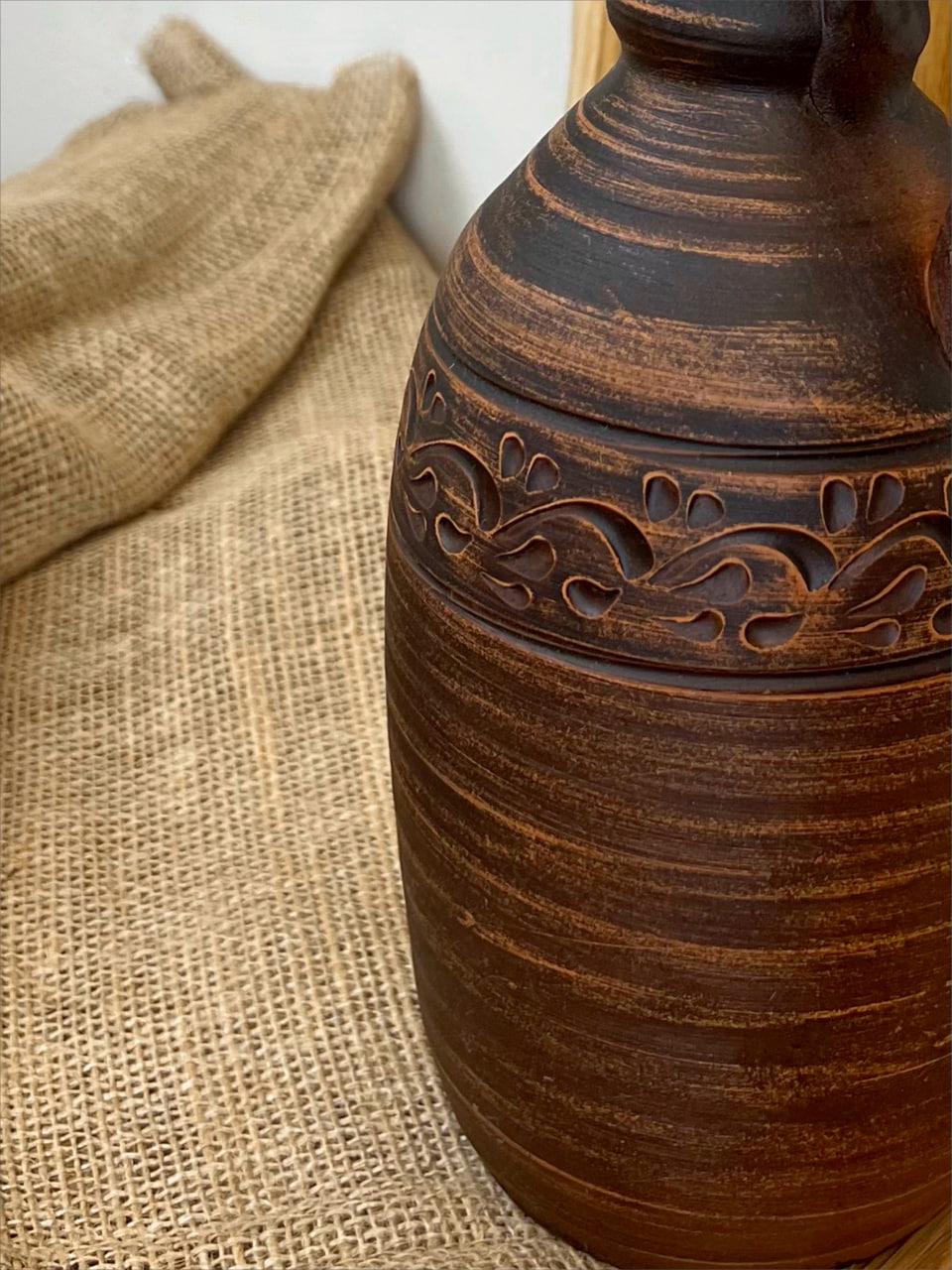 Штоф керамічний керамічний різьблений з ручкою декор 1,5 л (3000-41) - фото 8