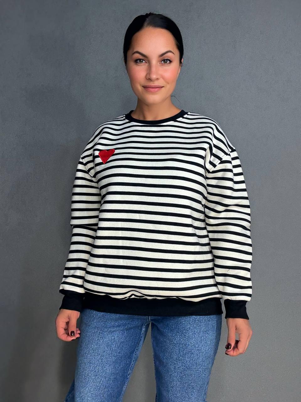 Свитшот женский ENJOY 81966 в полоску удлиненный оверсайз вышивка сердце утепленный S Черный (3161) - фото 4 Свитшот женский ENJOY 81966 в полоску удлиненный оверсайз вышивка сердце утепленный S Черный (3161) - фото 4
