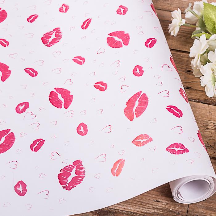 Папір для подарунків "губи" 70 см 10 м (468-61)