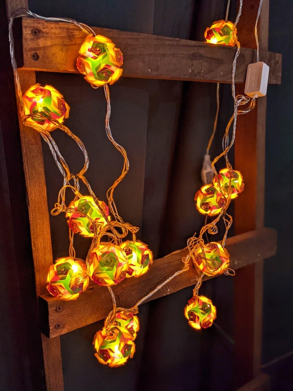 Светодиодная гирлянда нить «Космическая Роза» 4 м 15 шариков от сети с переходником Оранжевый