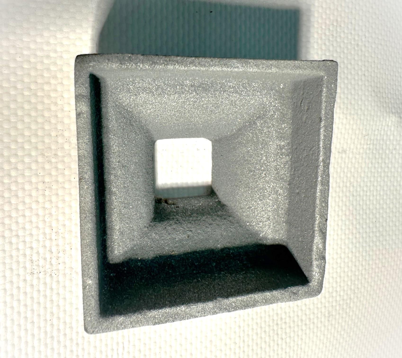 Ковпак-накладка декоративна чавунна оцинкована для маскування місця кріплення до монтажної поверхні 14x14 мм (FOC52Z) - фото 7 Ковпак-накладка декоративна чавунна оцинкована для маскування місця кріплення до монтажної поверхні 14x14 мм (FOC52Z) - фото 7