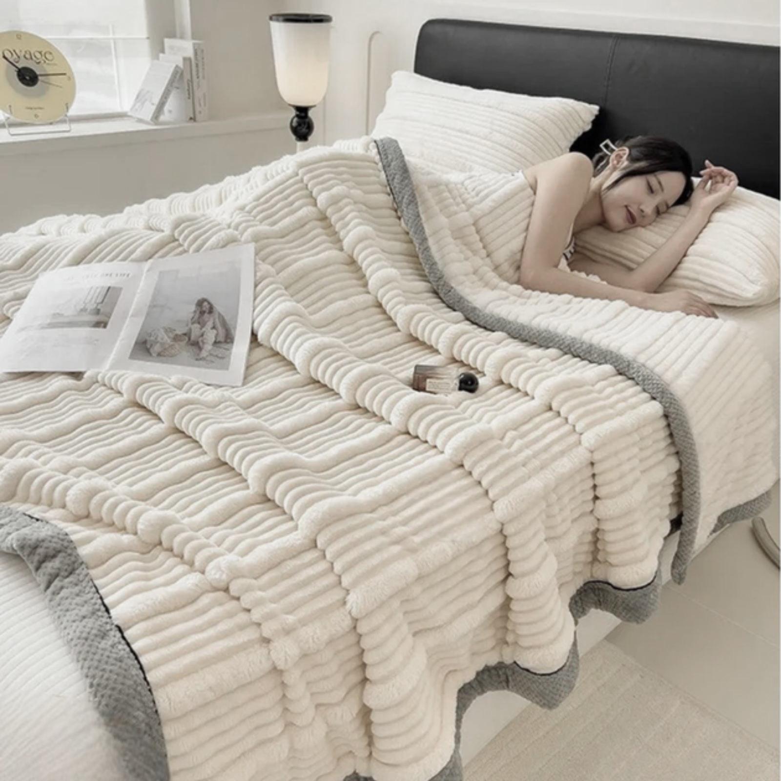 Плед-покривало з мікрофібри Koloco 150x200 см Айворі (16-368-1) - фото 3 Плед-покривало з мікрофібри Koloco 150x200 см Айворі (16-368-1) - фото 3