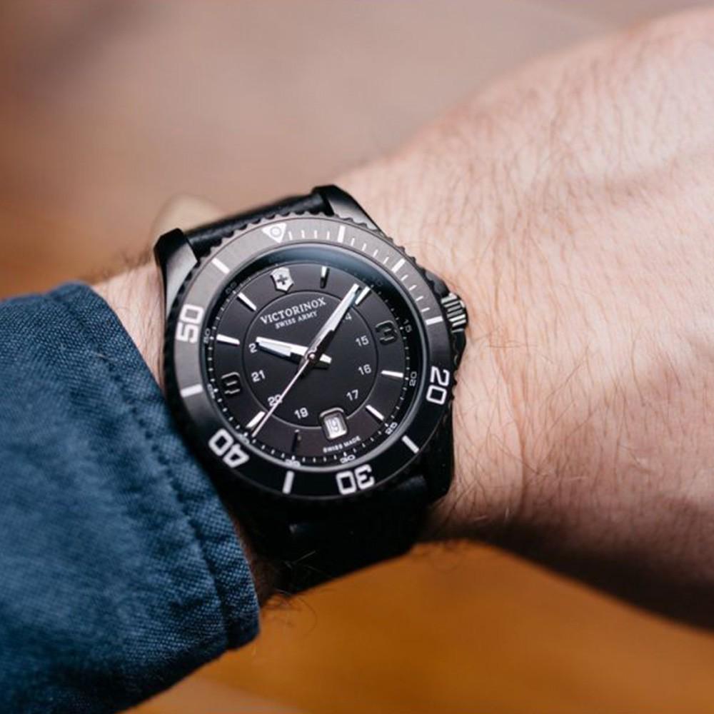 Наручний годинник чоловічий Victorinox Swiss Army Maverick кварцевий Black (V241787) - фото 4