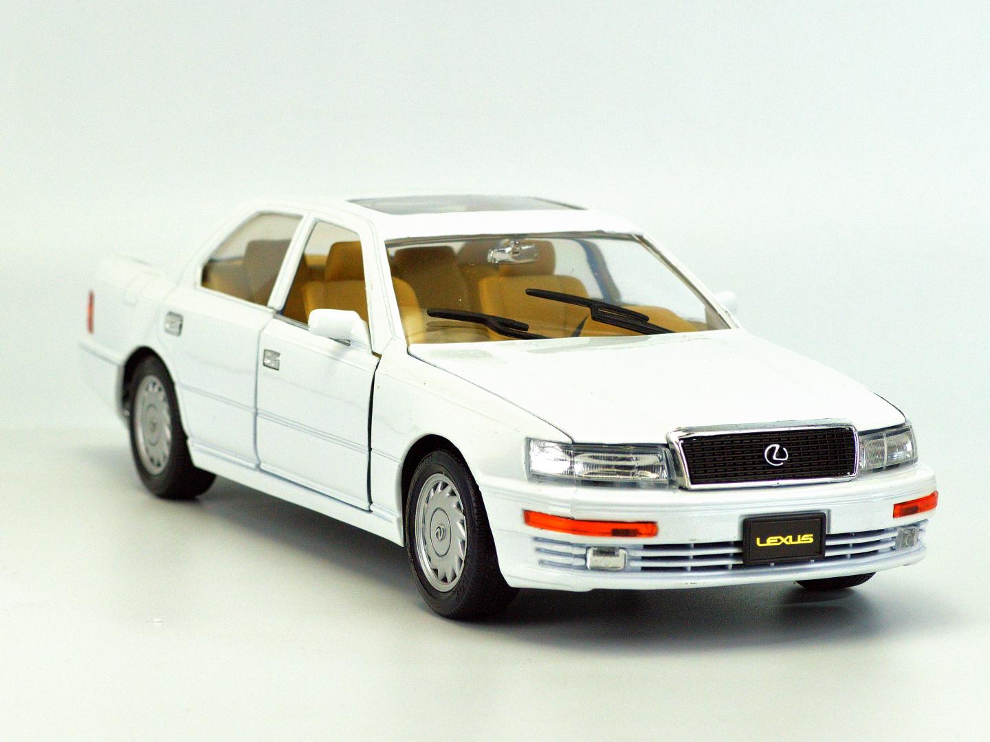 Модель автомобиля Yat Ming Lexus LS400 Road Tough 1989 1:18 Белый (152)