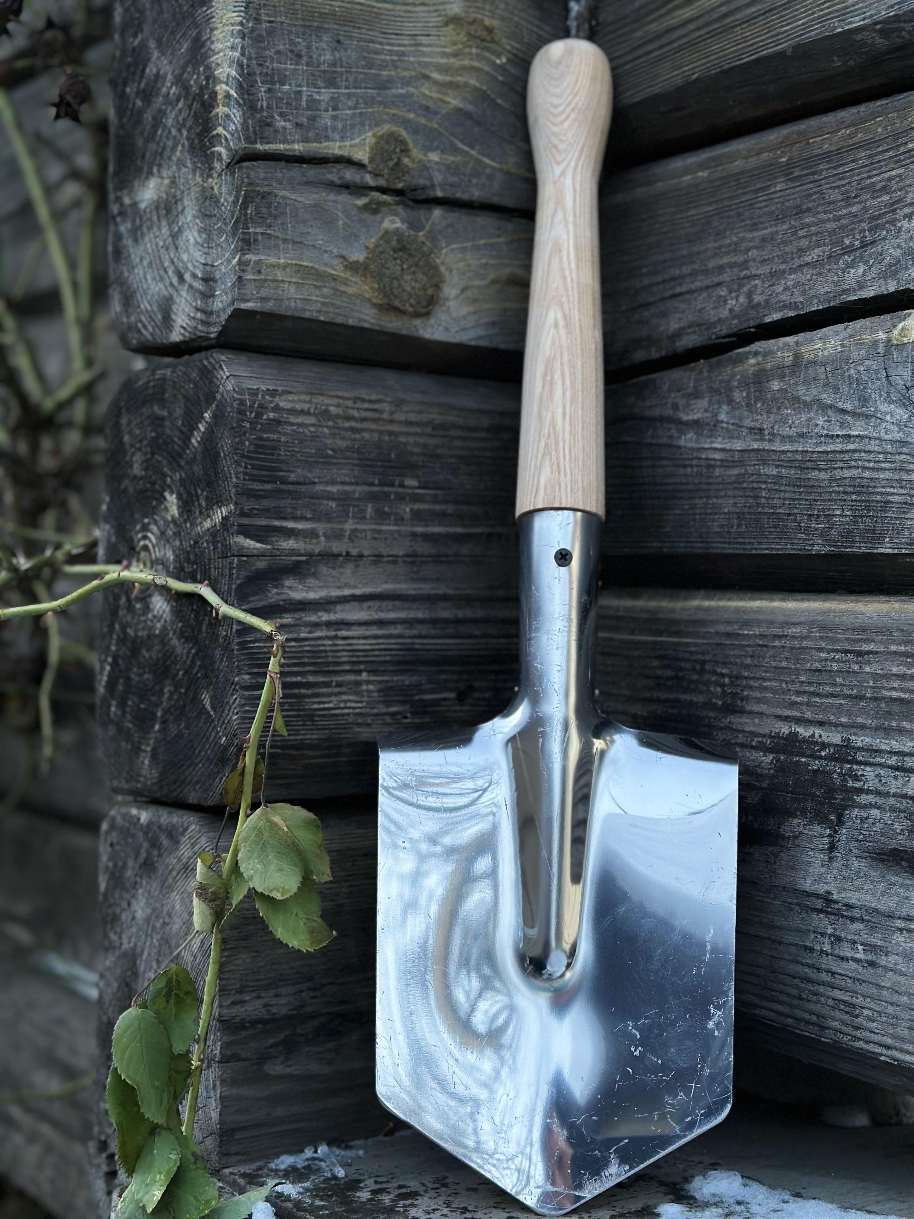 Лопата саперная Reckless цельная из нержавеющей стали 2 мм 52х19х15 см (лтмн19) - фото 4 Лопата саперная Reckless цельная из нержавеющей стали 2 мм 52х19х15 см (лтмн19) - фото 4