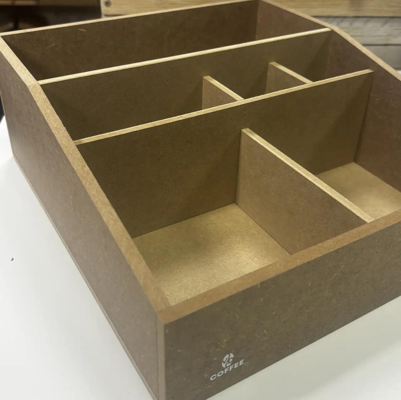 Барный органайзер деревянный VD Standart для крышек стаканчиков/салфеток/трубочек 6 секций Коричневый (1912) - фото 3 Барный органайзер деревянный VD Standart для крышек стаканчиков/салфеток/трубочек 6 секций Коричневый (1912) - фото 3