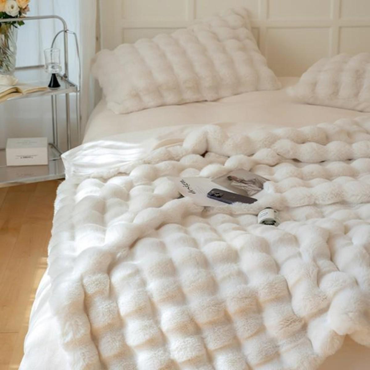 Плед корейский стиль Koloco Кролик евро толщина 5 см 200х220 см Айвори (40225) - фото 3 Плед корейский стиль Koloco Кролик евро толщина 5 см 200х220 см Айвори (40225) - фото 3