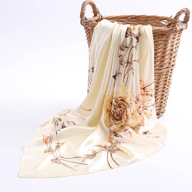 Платок шелковый Mosi 90х90 см Молочный - фото 2 Платок шелковый Mosi 90х90 см Молочный - фото 2