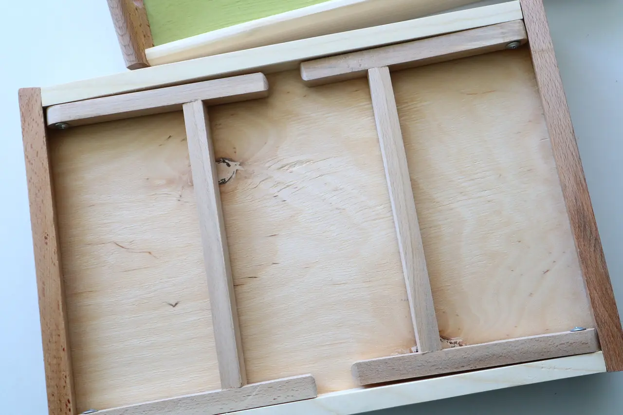 Таця-столик дерев'яна складана Троянди 43х28х20 см (23915353) - фото 2