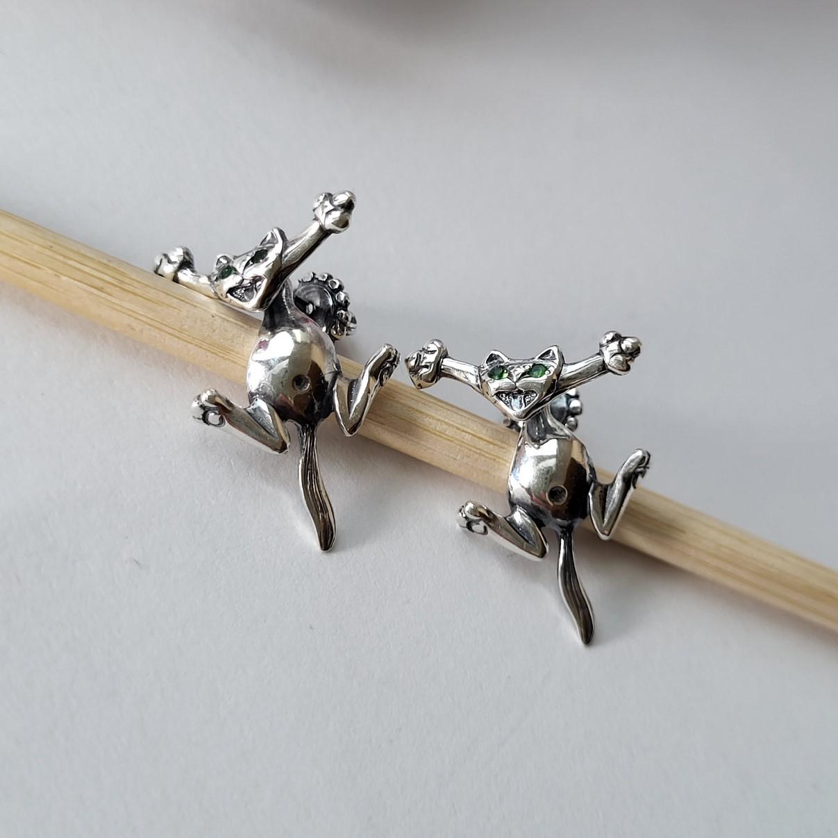 Сережки Кошка с зелеными глазками из серебра 925 проба 3,60 г (52604ч)