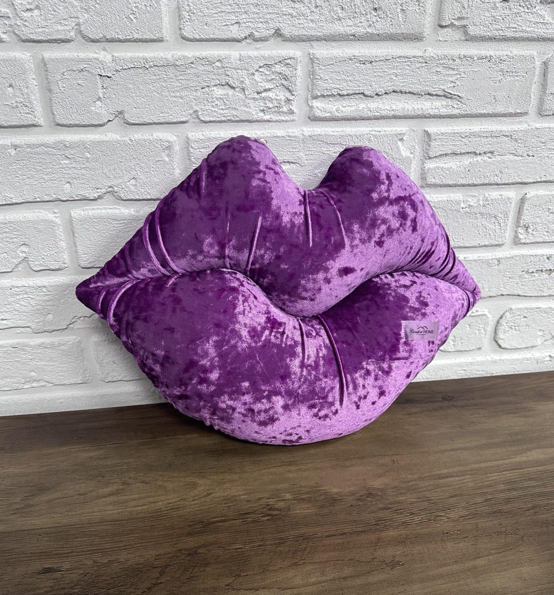 Подушка Comfort Home Губы велюровая мраморная 35x50 см
