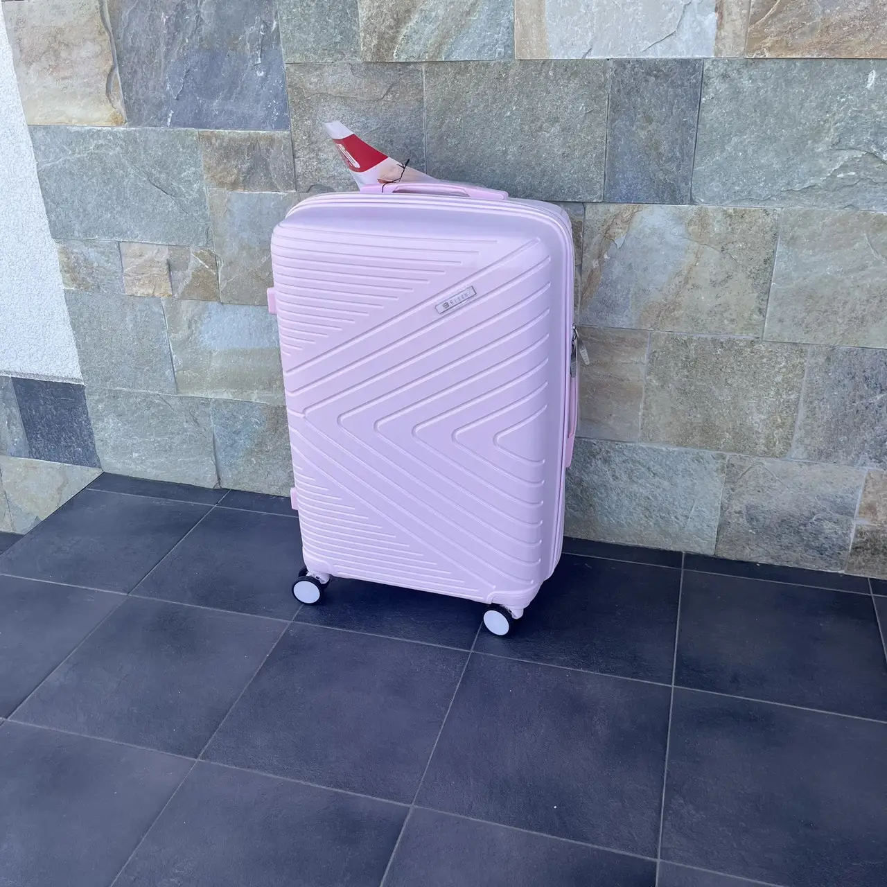 Валіза дорожня з поліпропілену Bloom 1706 середній М 63 л Рожевий - фото 3 Валіза дорожня з поліпропілену Bloom 1706 середній М 63 л Рожевий - фото 3